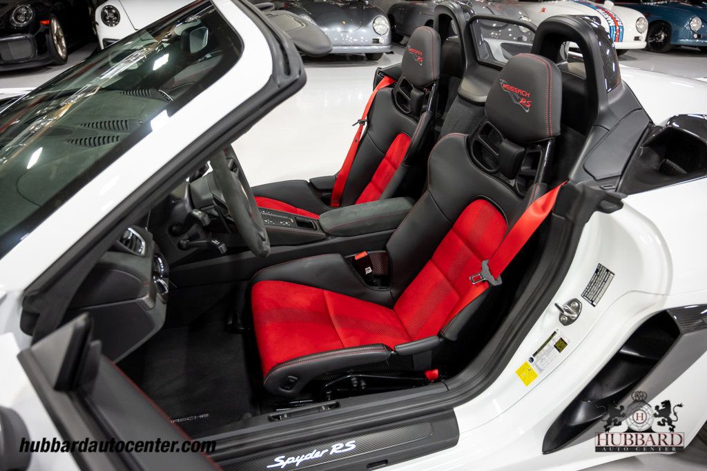 2024 Porsche 718 Spyder RS Roadster - 22975419 - 17