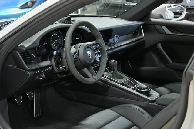 2024 Porsche 911 Carrera 4S Coupe - 23075019 - 17