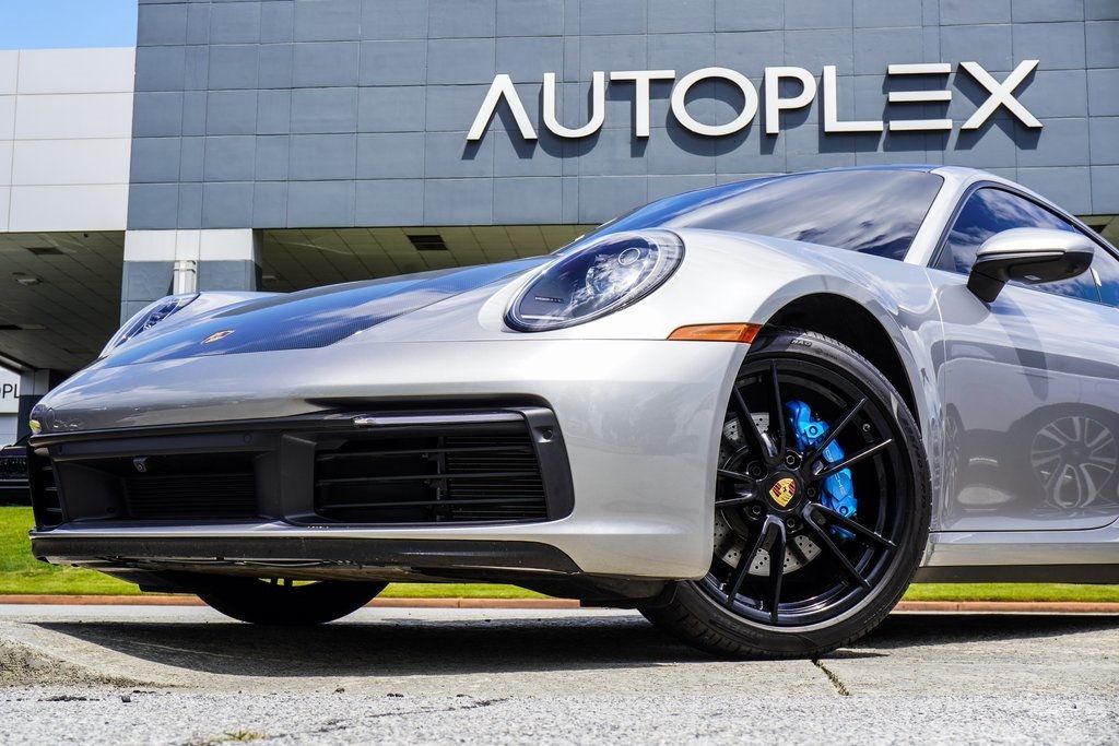 2024 Porsche 911 Coupe photo 2