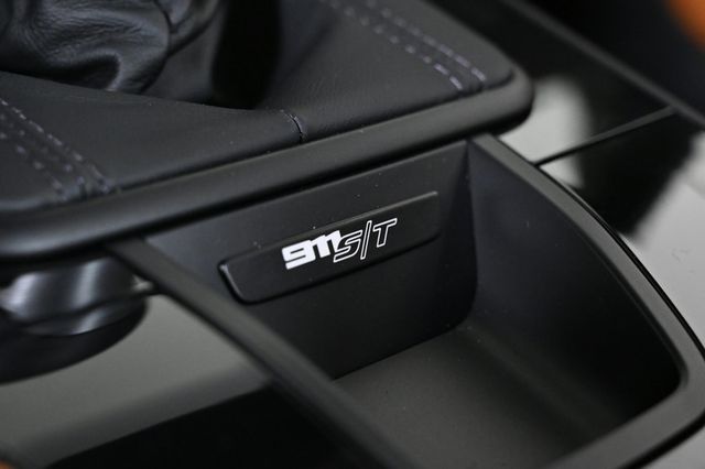 2024 Porsche 911 S/T - 22879216 - 24