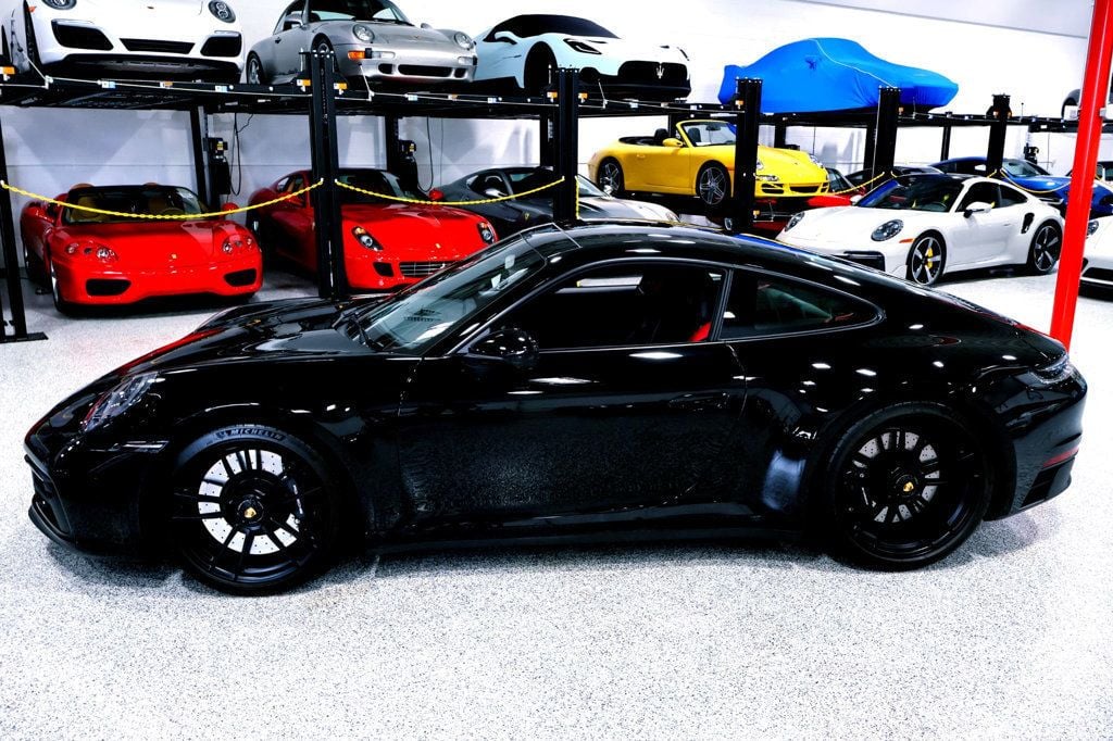 2024 Porsche 911 GTS photo 3
