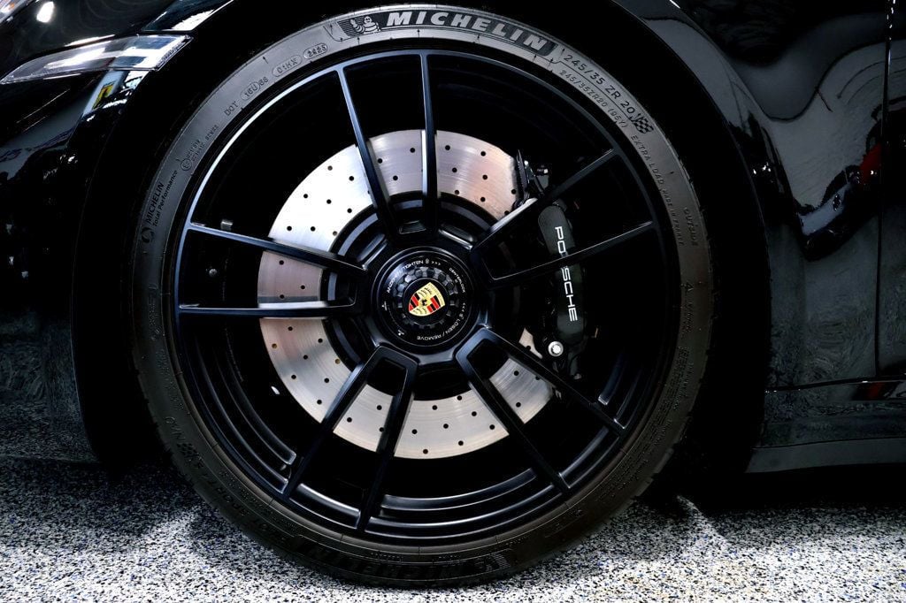 2024 Porsche 911 GTS photo 37
