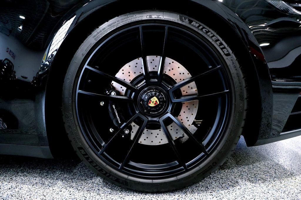 2024 Porsche 911 GTS photo 38