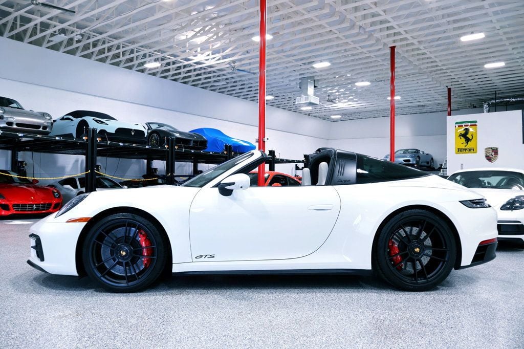 2024 Porsche 911 Targa photo 2