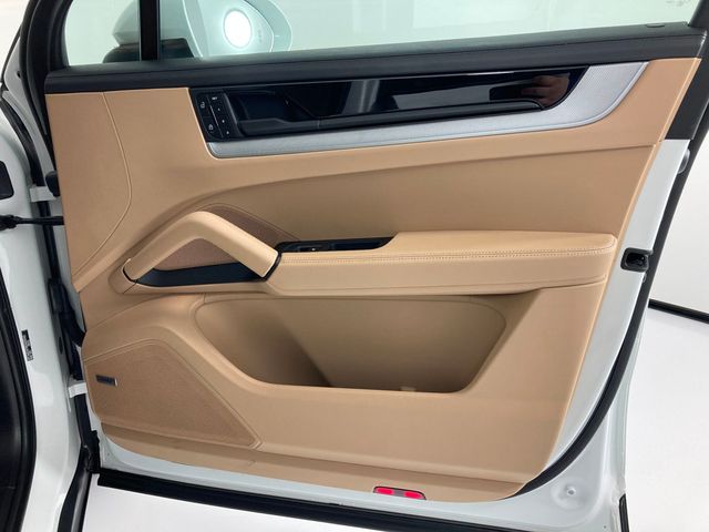 2024 Porsche Cayenne   - 22967073 - 21