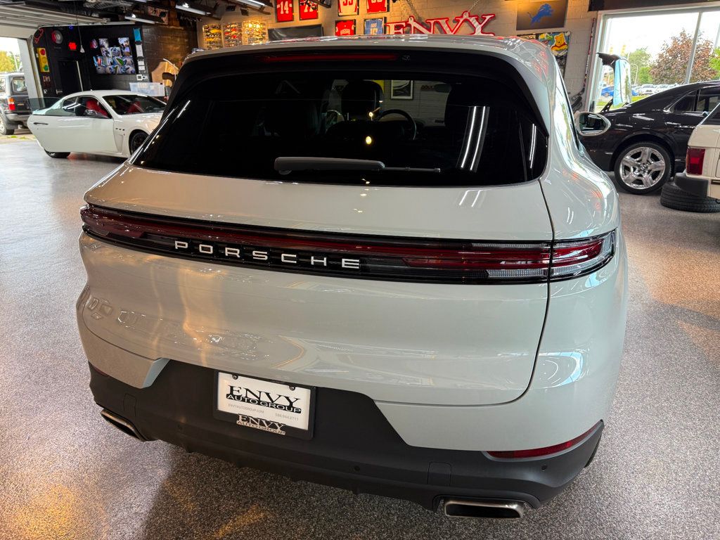 2024 Porsche Cayenne Base photo 11