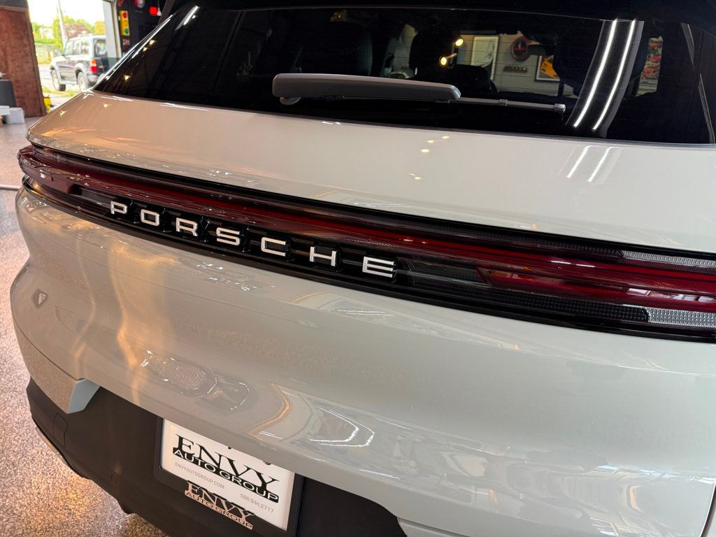 2024 Porsche Cayenne Base photo 12