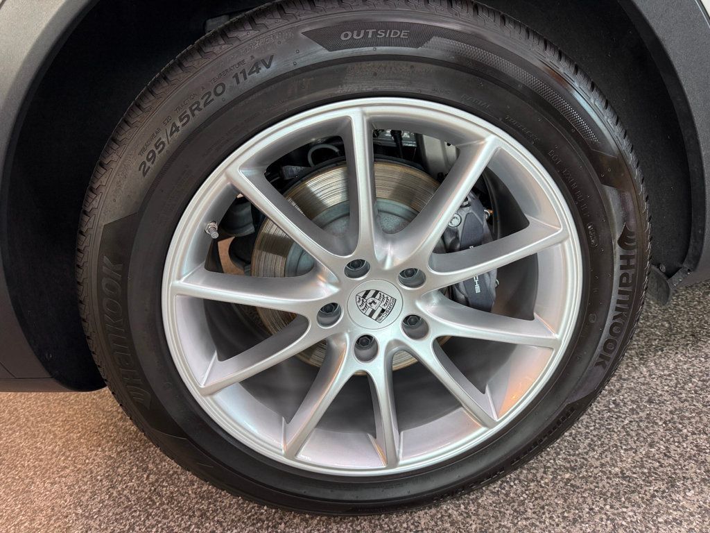 2024 Porsche Cayenne Base photo 14