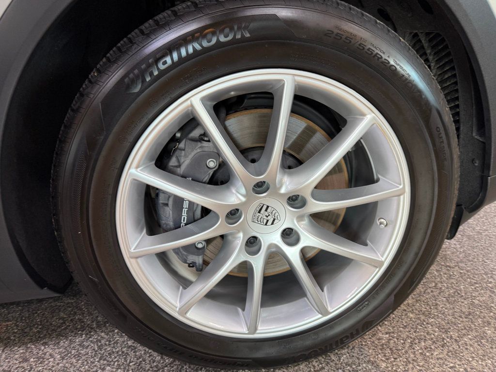 2024 Porsche Cayenne Base photo 15