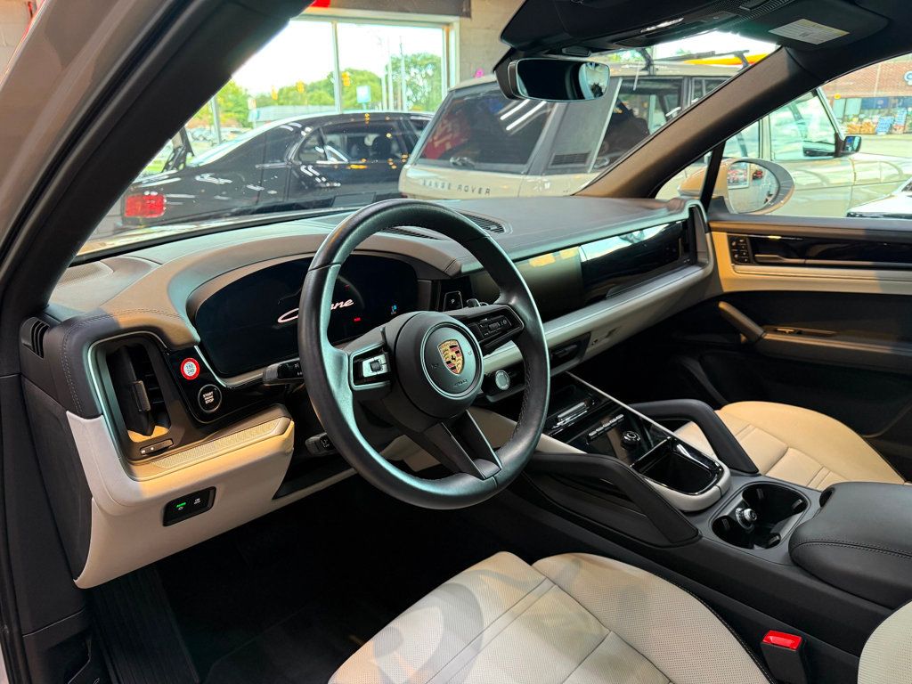 2024 Porsche Cayenne Base photo 19