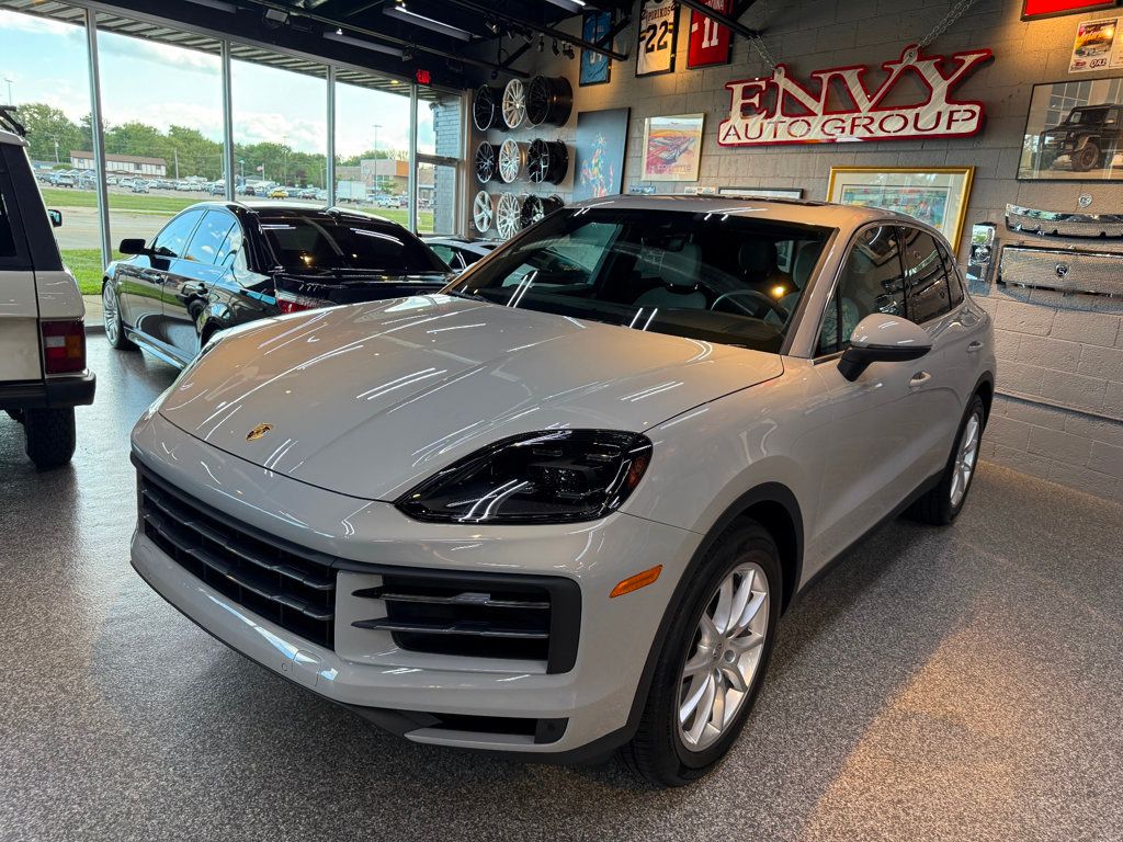 2024 Porsche Cayenne Base photo 2