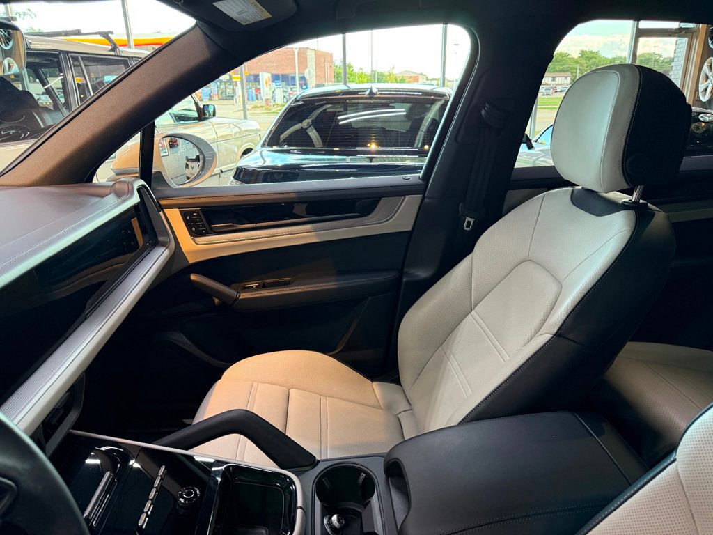 2024 Porsche Cayenne Base photo 20