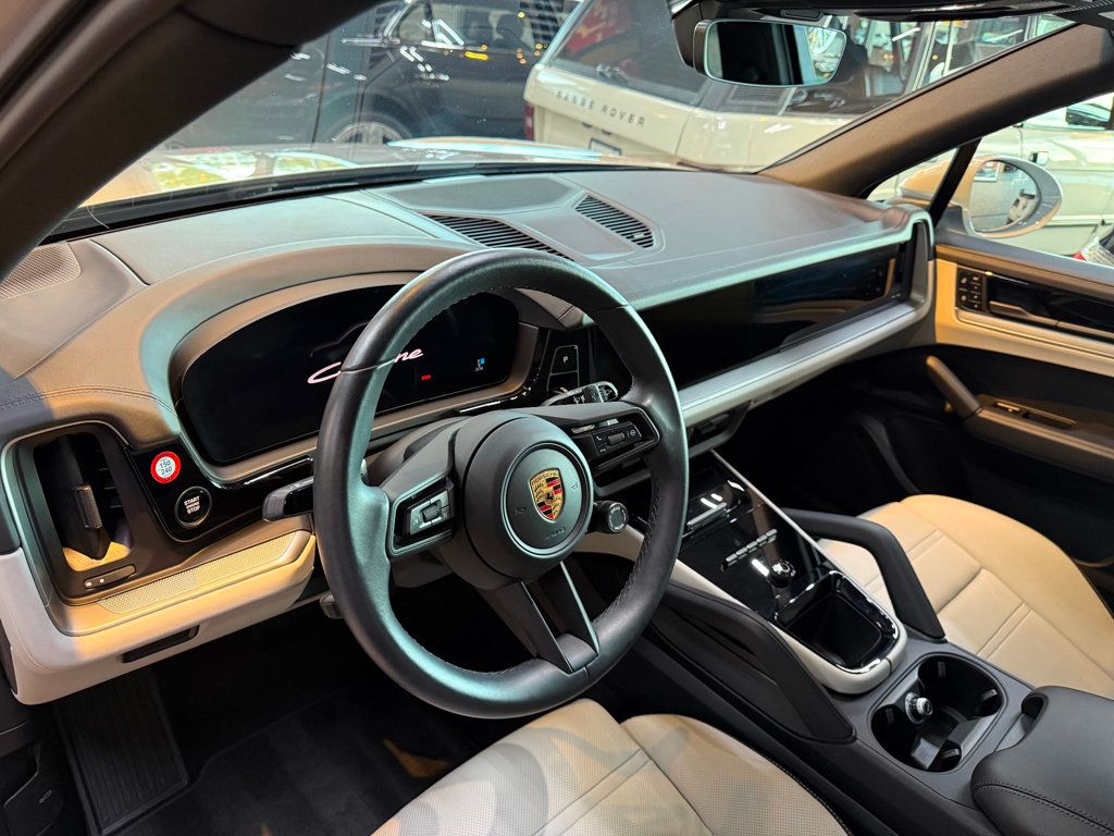 2024 Porsche Cayenne Base photo 21