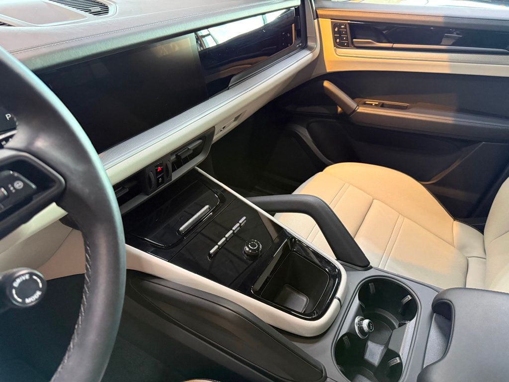 2024 Porsche Cayenne Base photo 24