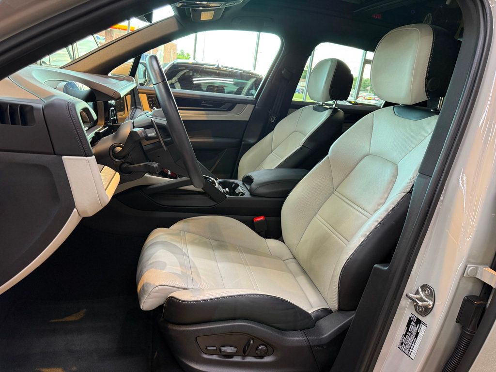 2024 Porsche Cayenne Base photo 25