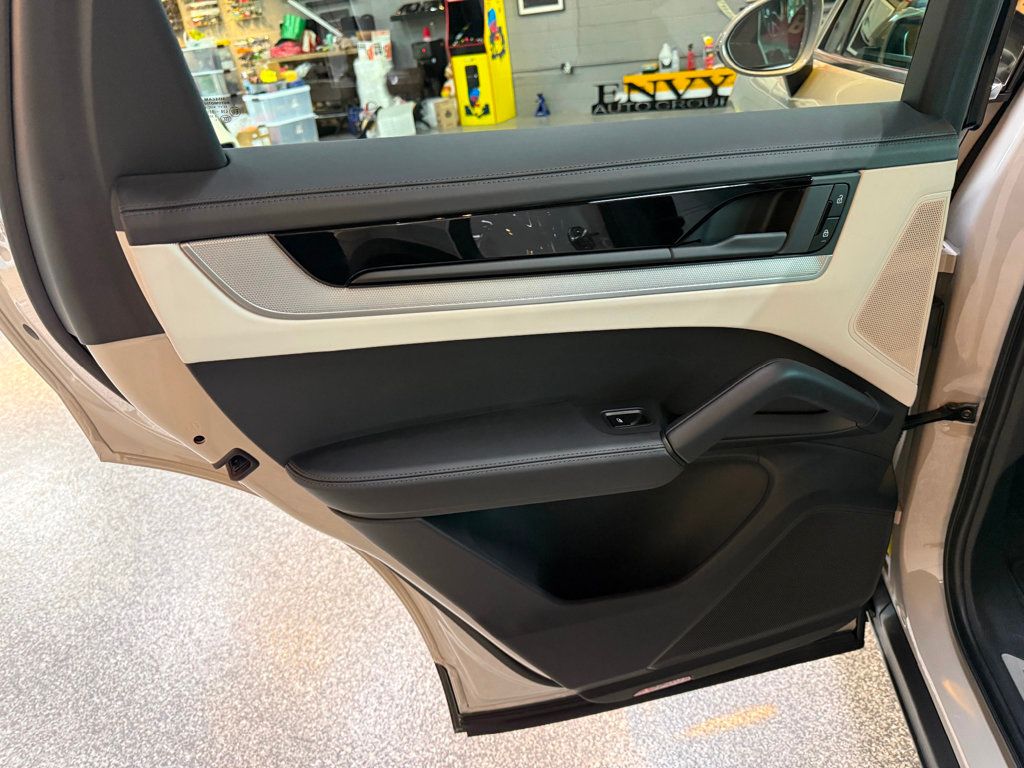 2024 Porsche Cayenne Base photo 27