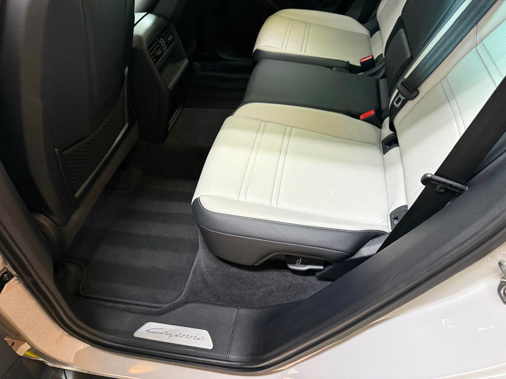 2024 Porsche Cayenne Base photo 28