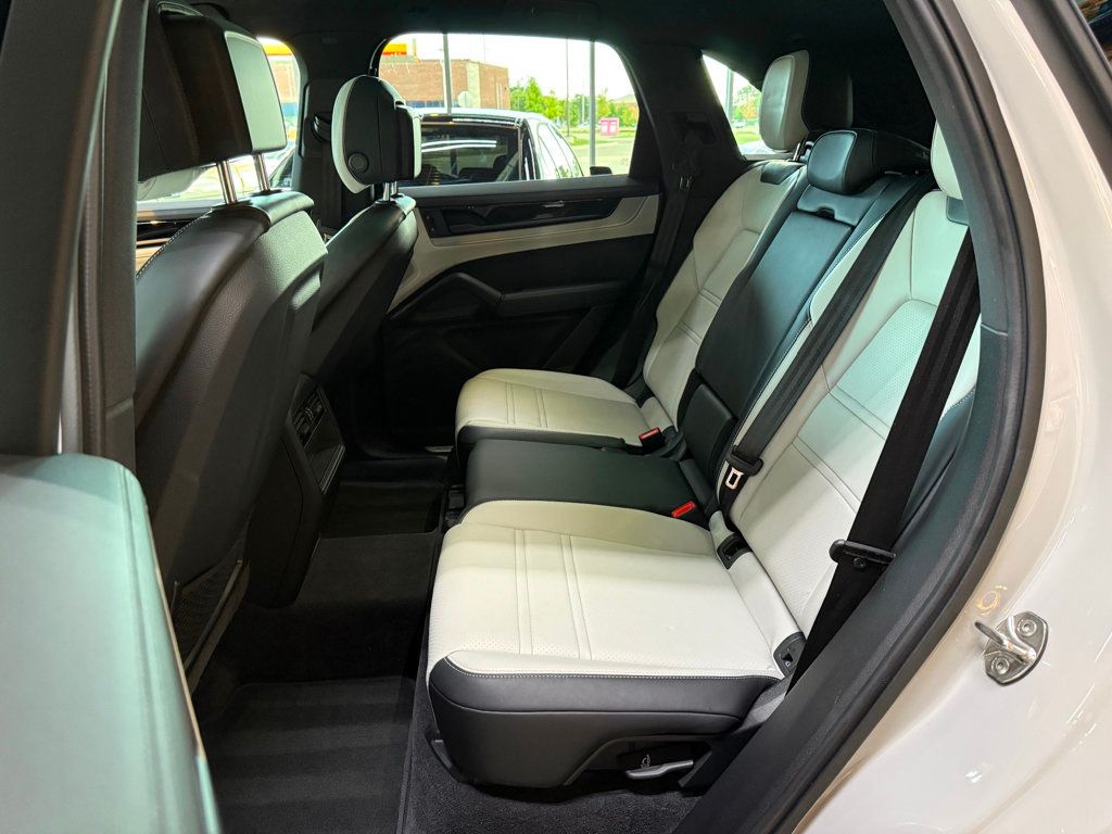 2024 Porsche Cayenne Base photo 29
