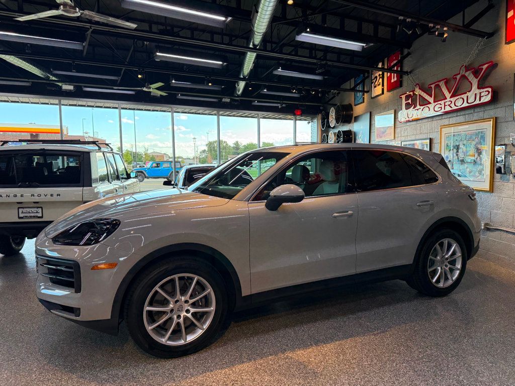 2024 Porsche Cayenne Base photo 3