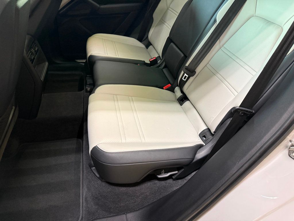2024 Porsche Cayenne Base photo 31