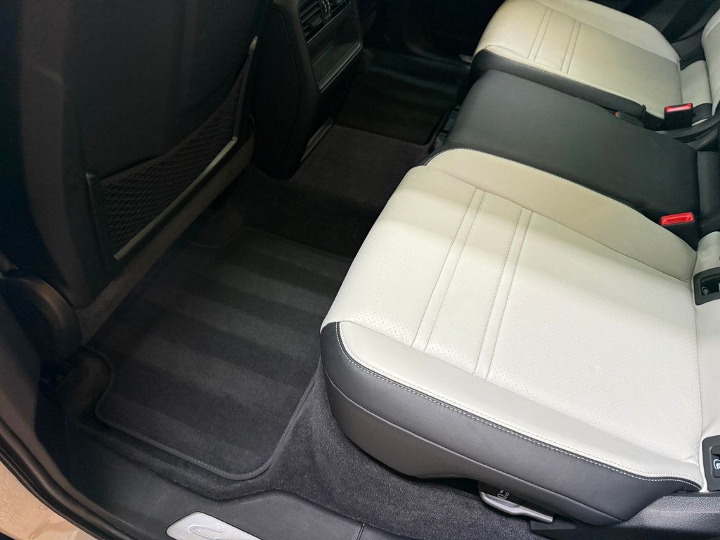 2024 Porsche Cayenne Base photo 32