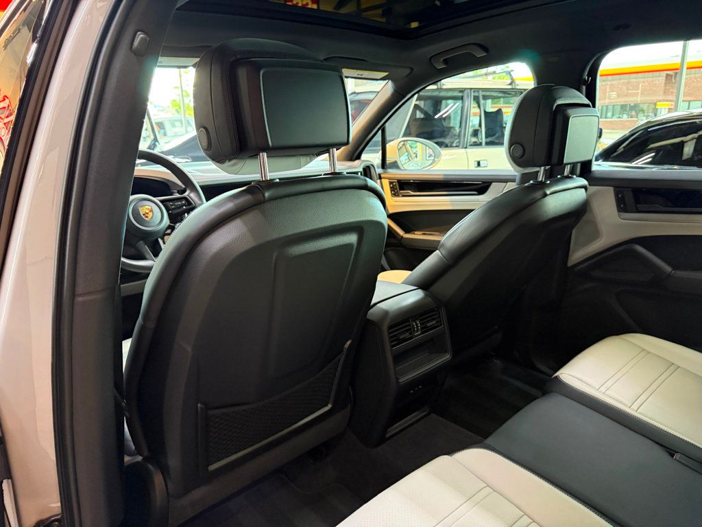 2024 Porsche Cayenne Base photo 33
