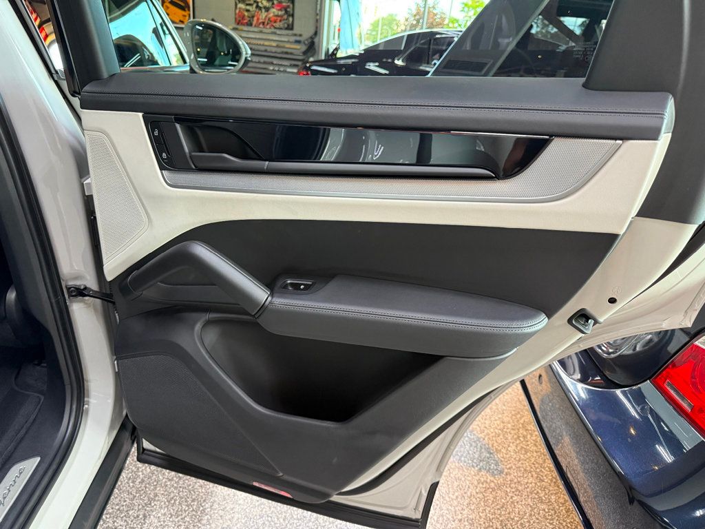2024 Porsche Cayenne Base photo 36