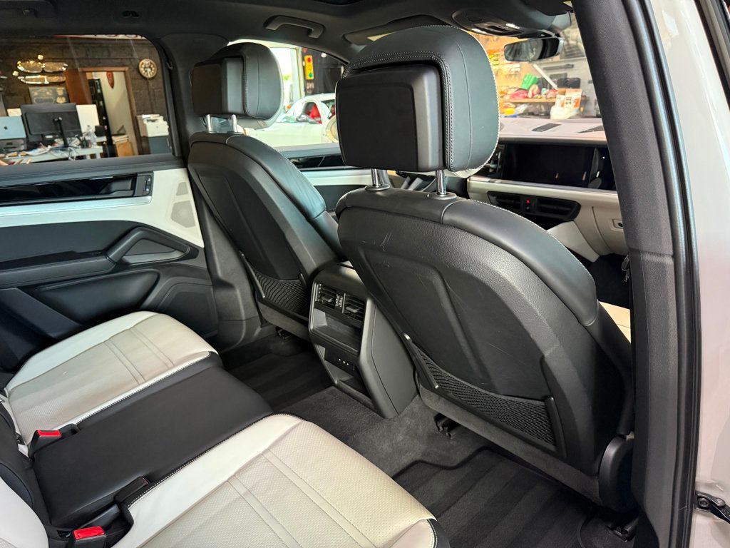 2024 Porsche Cayenne Base photo 37