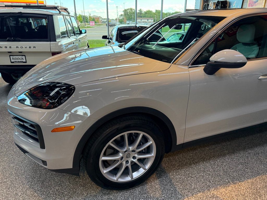 2024 Porsche Cayenne Base photo 4