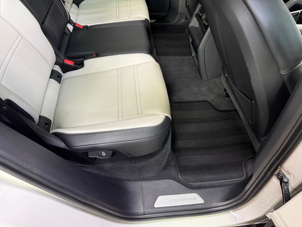 2024 Porsche Cayenne Base photo 40