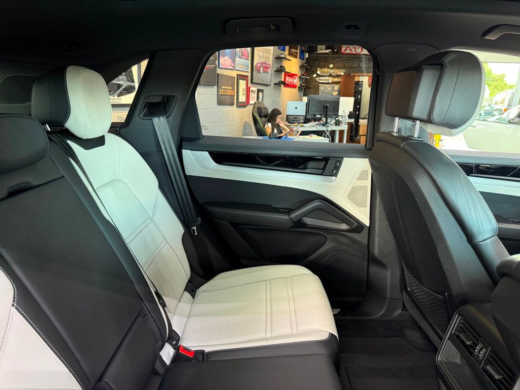 2024 Porsche Cayenne Base photo 41