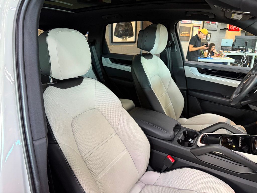2024 Porsche Cayenne Base photo 45