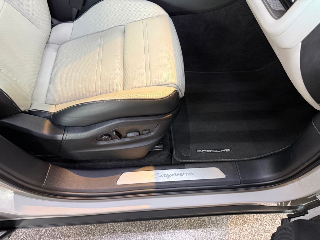 2024 Porsche Cayenne Base photo 47