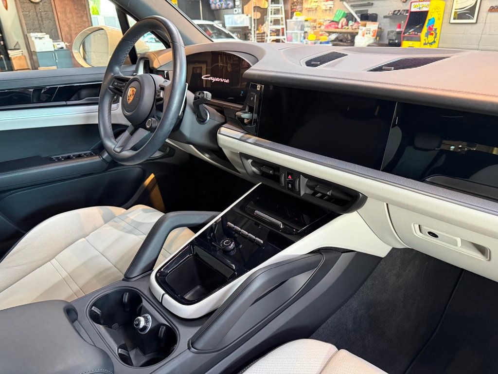 2024 Porsche Cayenne Base photo 49