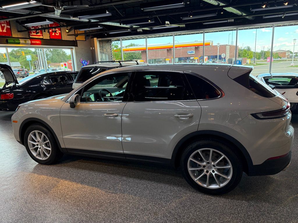 2024 Porsche Cayenne Base photo 5
