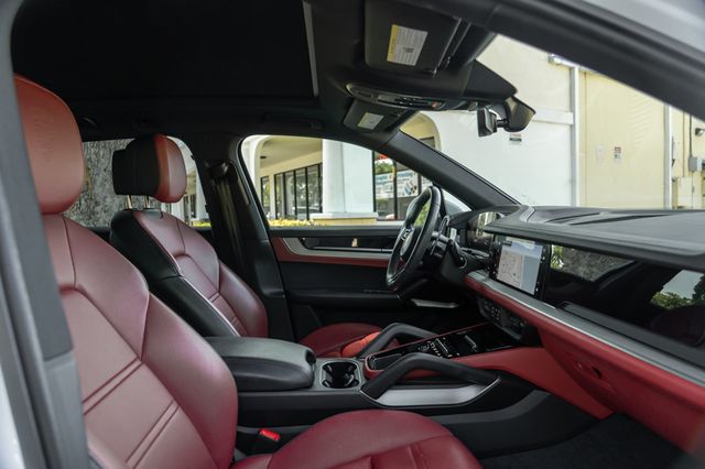2024 Porsche Cayenne Base - 23053358 - 26