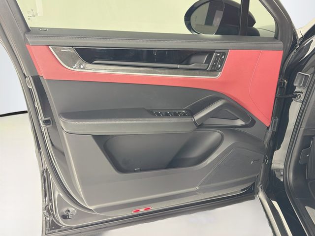 2024 Porsche Cayenne Coupe - 23087446 - 10