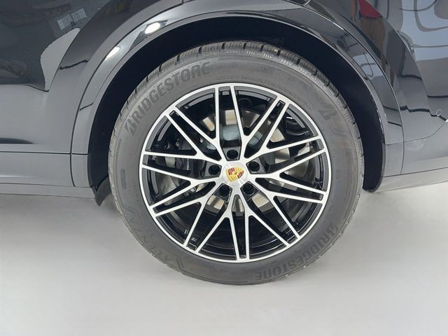 2024 Porsche Cayenne Coupe - 23087446 - 32
