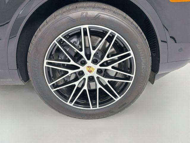 2024 Porsche Cayenne Coupe - 23087446 - 35