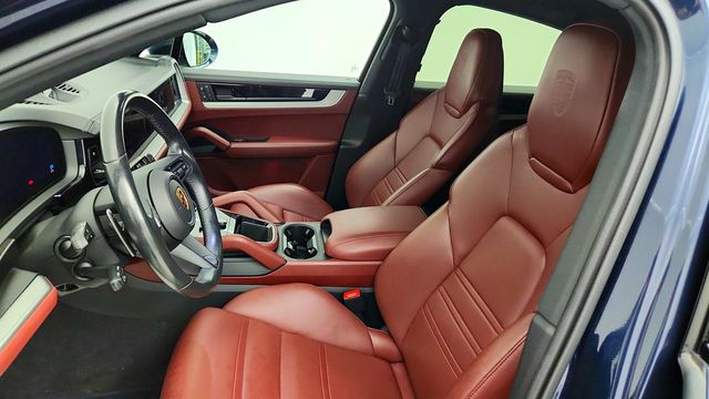 2024 Porsche Cayenne Coupe w/ Premium Pkg Plus, PDCC & Air Suspension - 23044973 - 18
