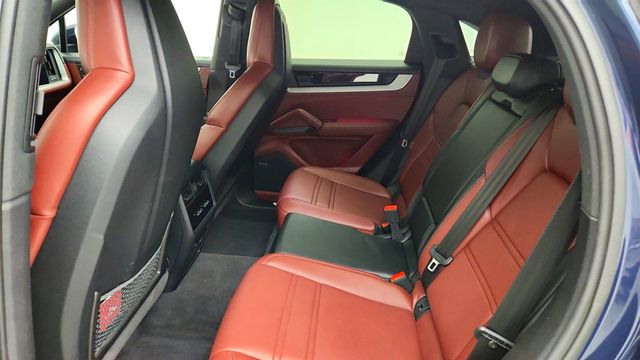 2024 Porsche Cayenne Coupe w/ Premium Pkg Plus, PDCC & Air Suspension - 23044973 - 19