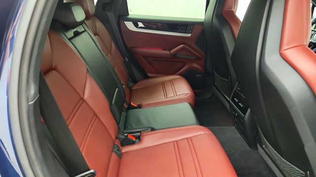 2024 Porsche Cayenne Coupe w/ Premium Pkg Plus, PDCC & Air Suspension - 23044973 - 21
