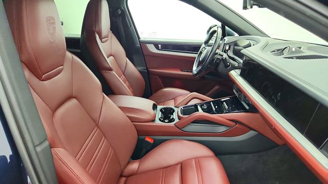 2024 Porsche Cayenne Coupe w/ Premium Pkg Plus, PDCC & Air Suspension - 23044973 - 22