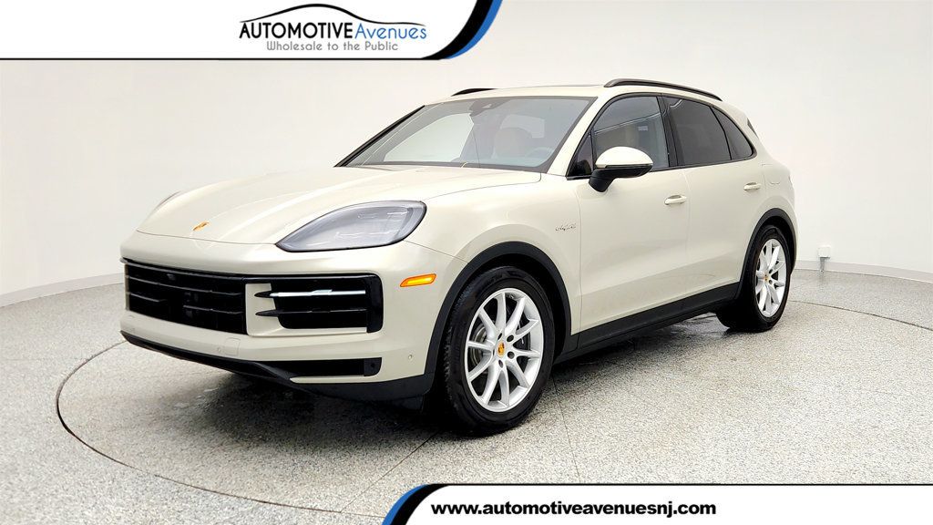 2024 Porsche Cayenne E-Hybrid with Premium Package Plus & Adaptive Air Suspension - 22977815 | Video 1