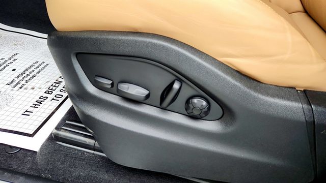 2024 Porsche Cayenne E-Hybrid with Premium Package Plus & Adaptive Air Suspension - 22977815 - 10