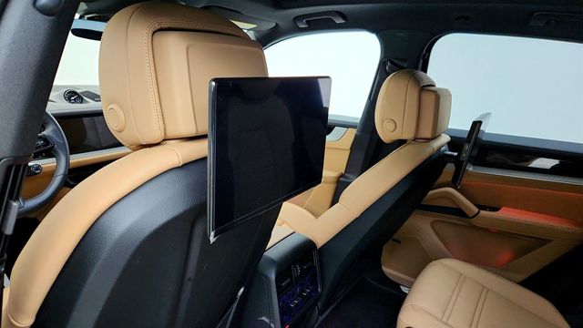 2024 Porsche Cayenne E-Hybrid with Premium Package Plus & Adaptive Air Suspension - 22977815 - 20
