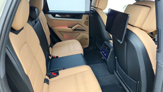 2024 Porsche Cayenne E-Hybrid with Premium Package Plus & Adaptive Air Suspension - 22977815 - 22
