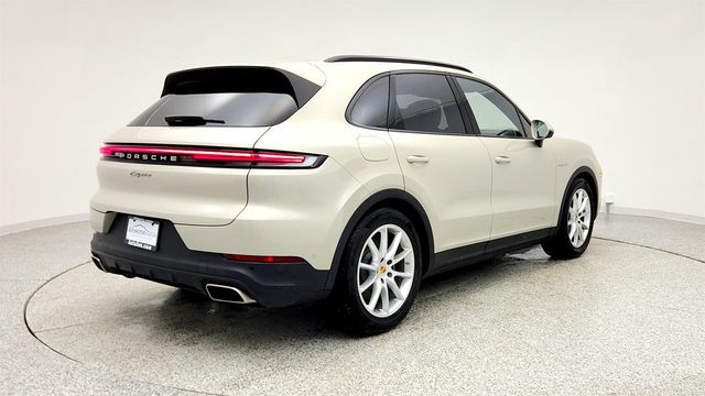 2024 Porsche Cayenne E-Hybrid with Premium Package Plus & Adaptive Air Suspension - 22977815 - 4