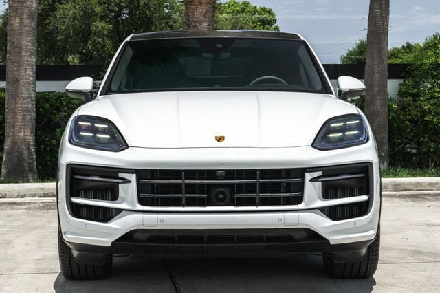 2024 Porsche Cayenne S Coupe - 23046246 - 11