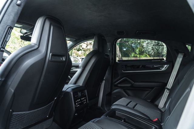 2024 Porsche Cayenne S Coupe - 23046246 - 17